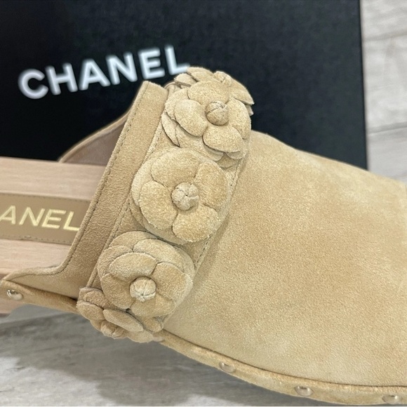 Chanel Camellia Flower Clog Beige Suede Calfskin Wooden Mules 2022 Size 39 EUC - Picture 16 of 16